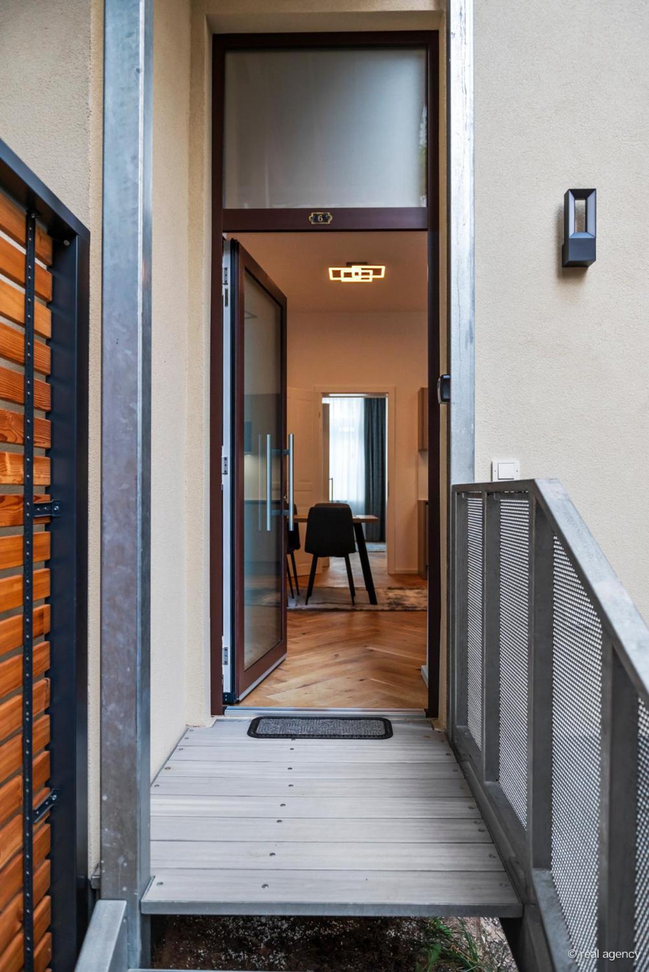 Easy Flat Hernals Vienna Luaran gambar