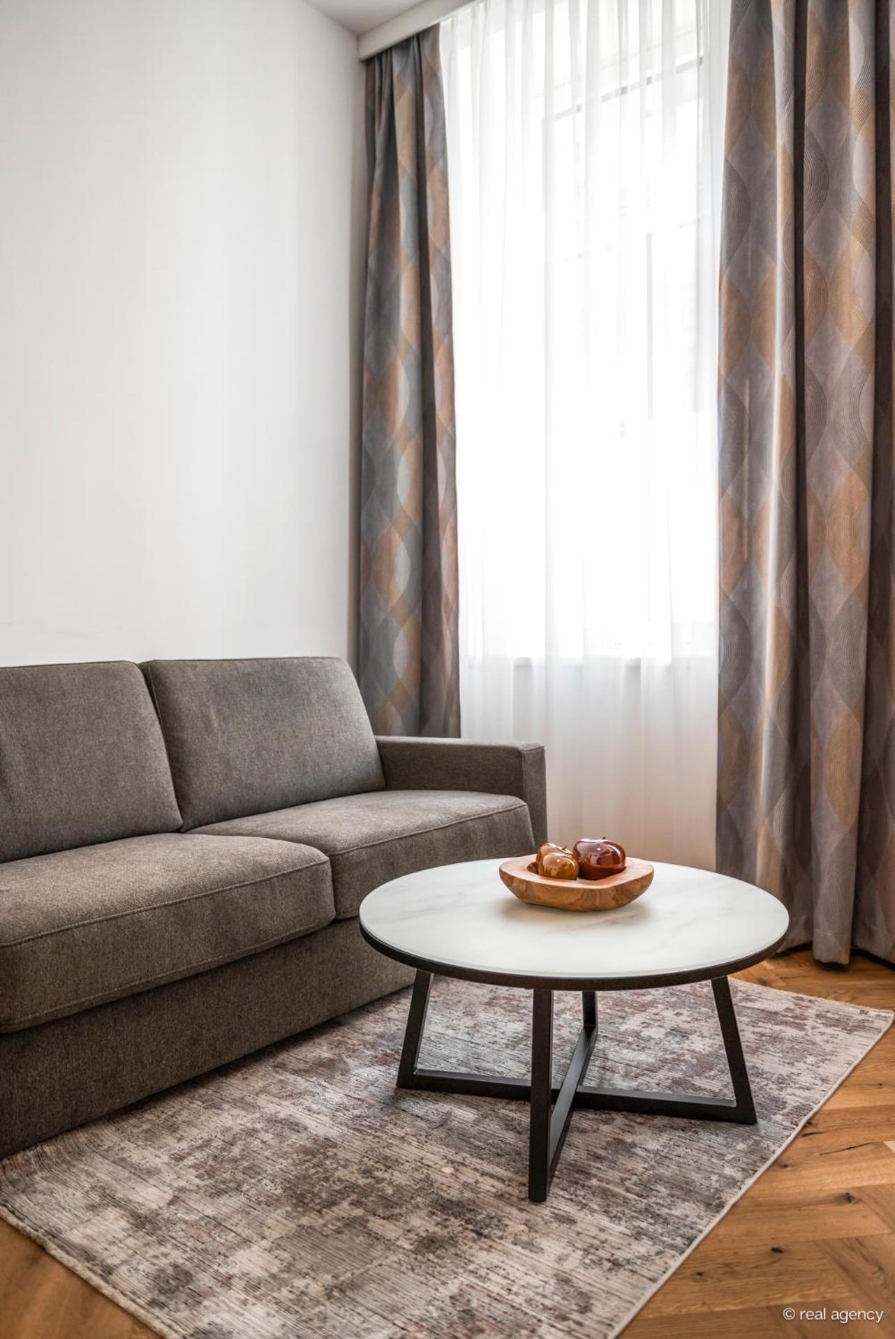 Easy Flat Hernals Vienna Luaran gambar